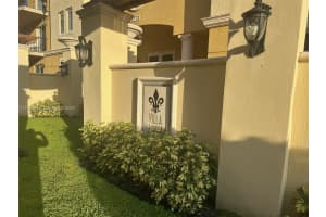 322 Madeira Ave 302, Coral Gables