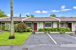 518 Ne 199th Ln 3r, Miami