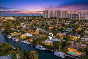 424 Alamanda Dr, Hallandale Beach