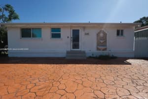 3495 W 2nd Ave, Hialeah