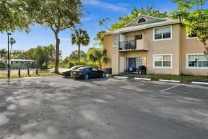 1701 Nw 96th Ter 1c, Pembroke Pines