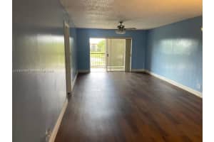 6020 Nw 44th St 406, Lauderhill