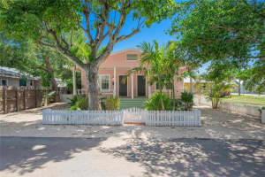 3826 Oak Ave 3826, Miami