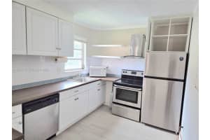 1700 Ne 191st St 100, Miami