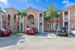 7200 Nw 177th St 109-7, Hialeah