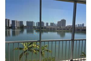 2861 Leonard Dr F605, Aventura