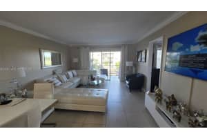 3050 E Sunrise Lakes Dr 302, Sunrise