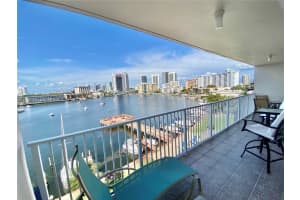 400 Golden Isles Dr 43, Hallandale Beach