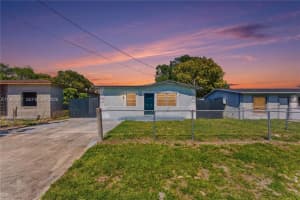 1017 Nw 8th St, Hallandale Beach