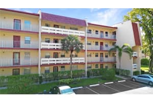 1030 Country Club Dr 309, Margate