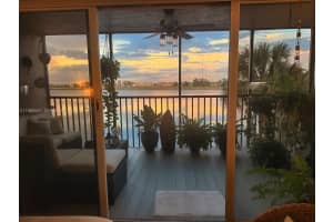 605 Ives Dairy Rd 205-7, Miami