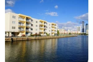 3944 Ne 167th St 106, North Miami Beach