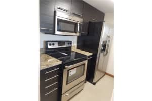 8180 Geneva Ct 428, Doral