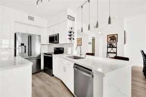 9021 Sw 94th St 308, Miami