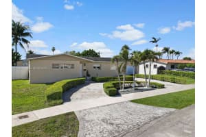 8530 Nw 179th St, Hialeah