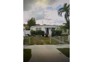 528 E 10th St, Hialeah