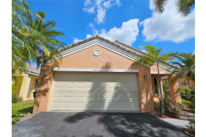 4279 Greenbriar Ln 1, Weston