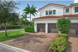 5999 E Brookfield Cir E, Hollywood