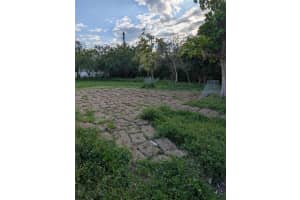 660 Ne 86th St, Miami