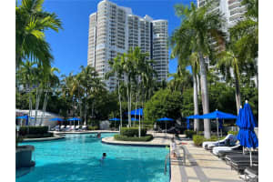21050 Point Pl 702, Aventura