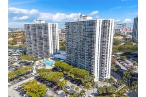 3731 N Country Club Dr 1427, Aventura
