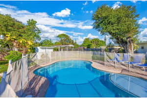 38 Miami Gardens Rd, West Park