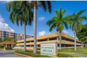 17890 W Dixie Hwy 702 Hwy 702, North Miami Beach