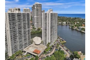 20515 E Country Club Dr 246, Aventura