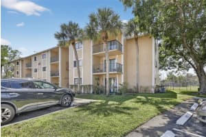 400 W Palm Cir W 306, Pembroke Pines
