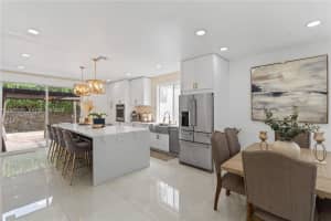 1500 Canary Island Dr, Weston