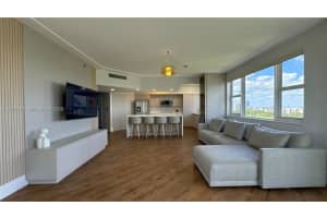 20000 E Country Club Dr 1016, Aventura