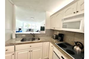 8233 Harding Ave 204, Miami Beach