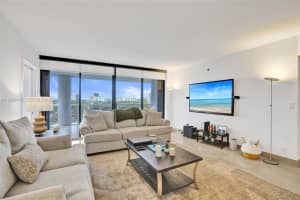 3598 Yacht Club Dr 702, Aventura