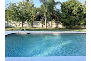 121 Ne Prima Vista Blvd House, Port Saint Lucie