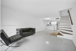 240 W 68th St 213, Hialeah