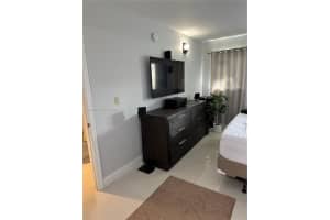 13810 Sw 112th St 106, Miami