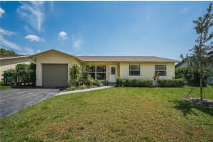 401 Nw 83rd Way, Pembroke Pines