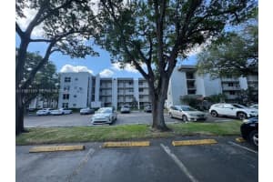9330 Lagoon Pl 109, Davie