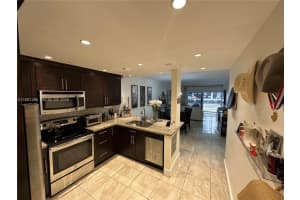 450 Paradise Isle Blvd 102, Hallandale Beach 450 Paradise Isle Blvd 102, Hallandale Beach