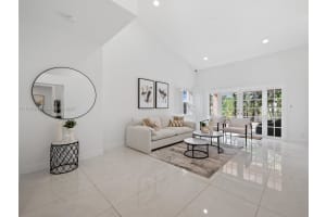413 Cameron Dr 413, Weston
