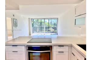 3301 N Country Club Dr 410, Aventura