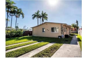 220 Nw 46th St 220, Miami