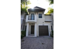 10468 Nw 61st Ln, Doral