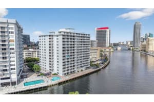 121 Golden Isles Dr 104, Hallandale Beach