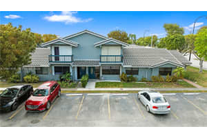 10908 Nw 7th St 403, Miami