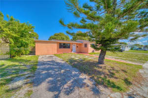 2451 Nw 182nd Ter, Miami Gardens