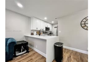 10019 Winding Lake Rd 202, Sunrise