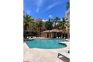 19555 E Country Club Dr 8503, Aventura