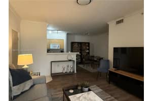 6831 Sw 44th St 203, Miami