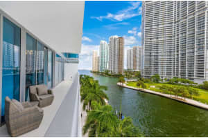 200 Biscayne Boulevard Way 504, Miami